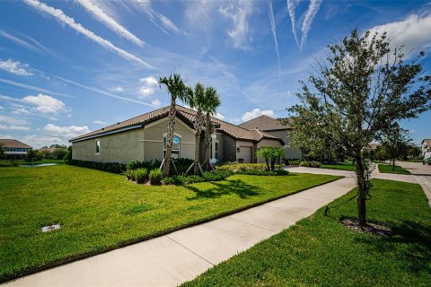 Casa en venta en Wesley Chapel, Florida, 5 dormitorios, 370.12 m2 № 1917618 - foto 10