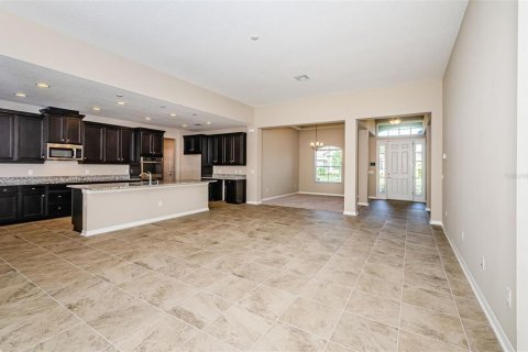 Casa en venta en Wesley Chapel, Florida, 5 dormitorios, 370.12 m2 № 1917618 - foto 12
