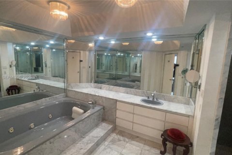 Купить кондоминиум в Авентура, Флорида 1 спальня, 114.73м2, № 2001554 - фото 24