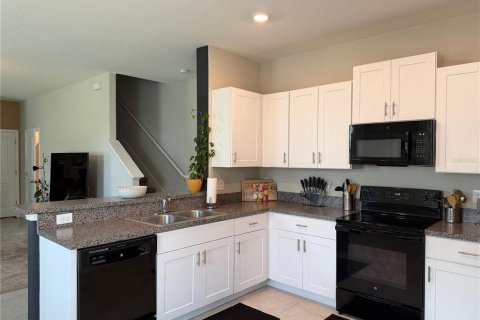 Townhouse in Tampa, Florida 2 bedrooms, 143.81 sq.m. № 2198442 - photo 15