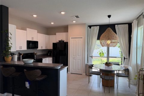 Townhouse in Tampa, Florida 2 bedrooms, 143.81 sq.m. № 2198442 - photo 12