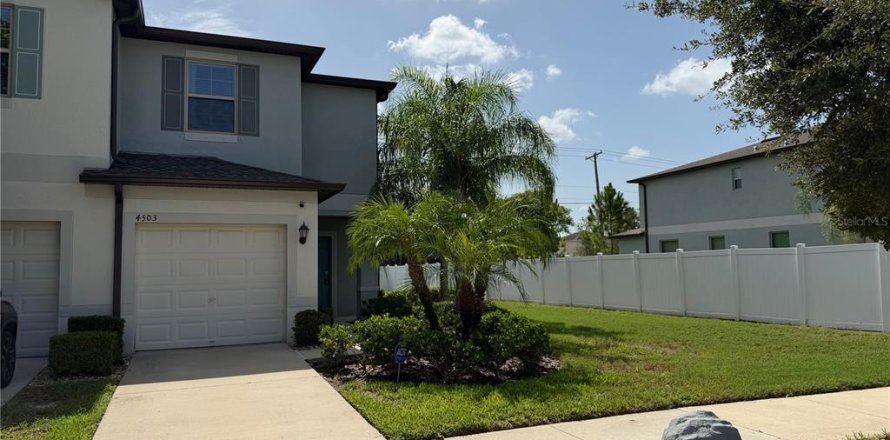 Townhouse in Tampa, Florida 2 bedrooms, 143.81 sq.m. № 2198442