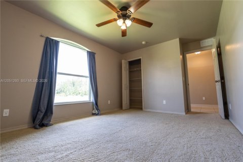 House in Cape Coral, Florida 3 bedrooms № 2181612 - photo 9
