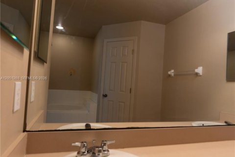 House in Cape Coral, Florida 3 bedrooms № 2181612 - photo 29