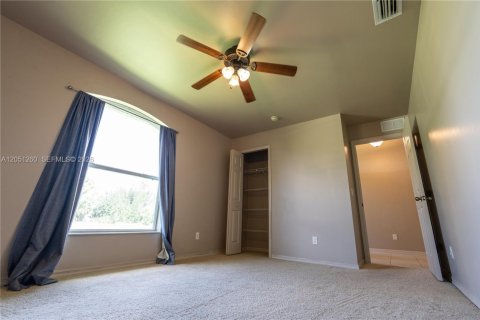House in Cape Coral, Florida 3 bedrooms № 2181612 - photo 8