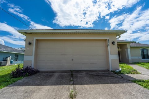 House in Cape Coral, Florida 3 bedrooms № 2181612 - photo 3
