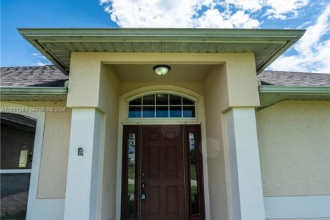 House in Cape Coral, Florida 3 bedrooms № 2181612 - photo 5