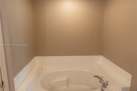 House in Cape Coral, Florida 3 bedrooms № 2181612 - photo 27