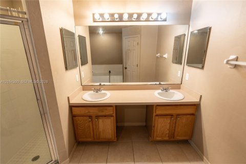 House in Cape Coral, Florida 3 bedrooms № 2181612 - photo 28