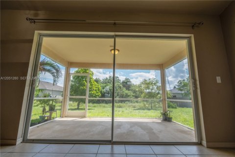 House in Cape Coral, Florida 3 bedrooms № 2181612 - photo 14