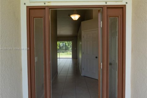 House in Cape Coral, Florida 3 bedrooms № 2181612 - photo 6