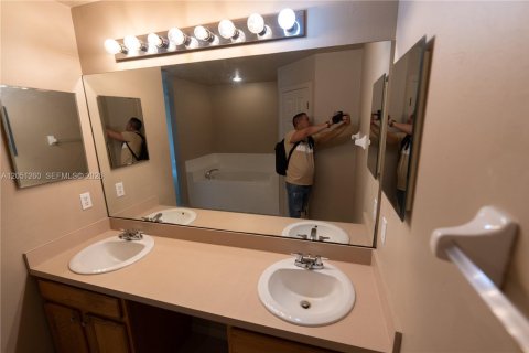 House in Cape Coral, Florida 3 bedrooms № 2181612 - photo 30