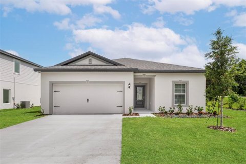 House in Astatula, Florida 3 bedrooms, 130.16 sq.m. № 2378327