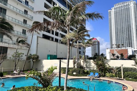 Condominio en venta en Hollywood, Florida, 1 dormitorio, 81.75 m2 № 2052130 - foto 5