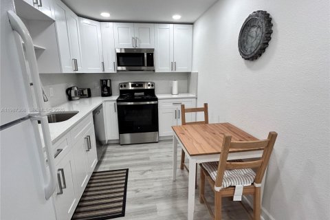 Condominio en venta en Hollywood, Florida, 1 dormitorio, 81.75 m2 № 2052130 - foto 24