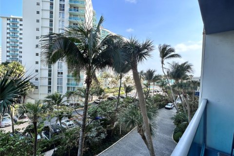 Condominio en venta en Hollywood, Florida, 1 dormitorio, 81.75 m2 № 2052130 - foto 21