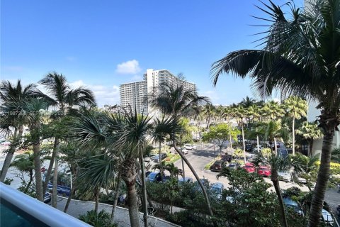 Condominio en venta en Hollywood, Florida, 1 dormitorio, 81.75 m2 № 2052130 - foto 19