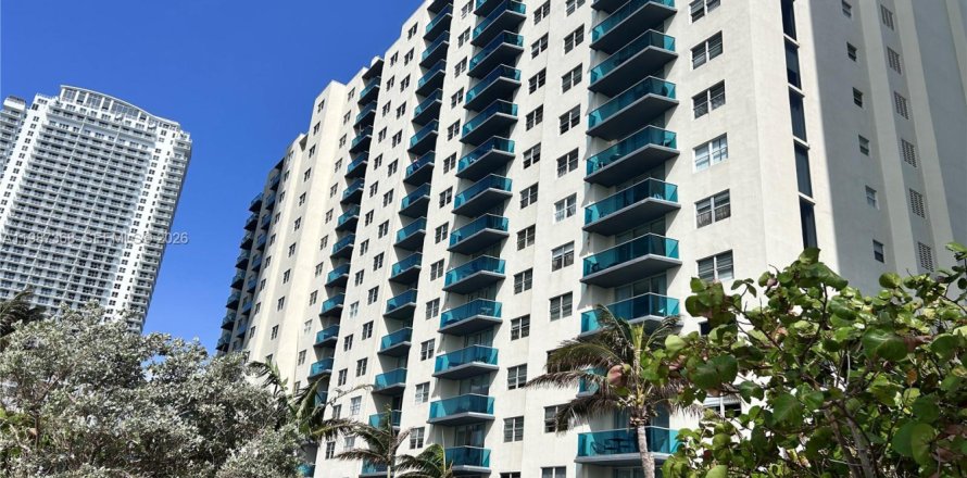 Condominio en Hollywood, Florida, 1 dormitorio  № 2052130