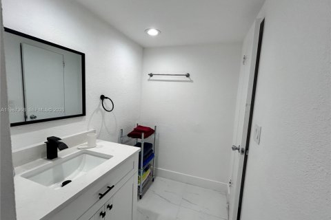 Condominio en venta en Hollywood, Florida, 1 dormitorio, 81.75 m2 № 2052130 - foto 30