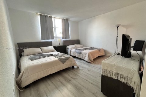 Condominio en venta en Hollywood, Florida, 1 dormitorio, 81.75 m2 № 2052130 - foto 28