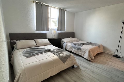 Condominio en venta en Hollywood, Florida, 1 dormitorio, 81.75 m2 № 2052130 - foto 27
