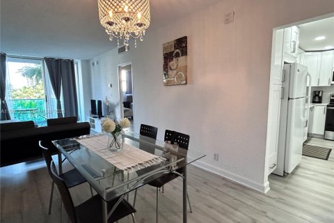 Condominio en venta en Hollywood, Florida, 1 dormitorio, 81.75 m2 № 2052130 - foto 9