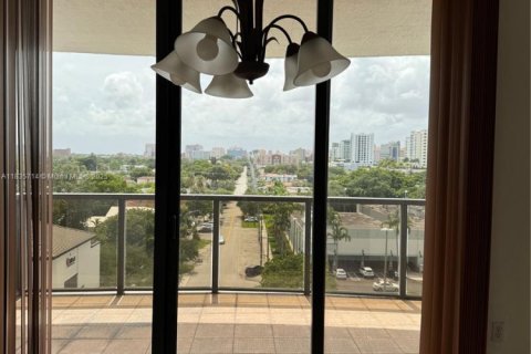 Condo in Miami, Florida, 2 bedrooms  № 1823488 - photo 3