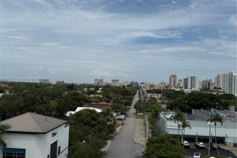 Condo in Miami, Florida, 2 bedrooms  № 1823488 - photo 13