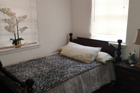 House in Miami, Florida 3 bedrooms, 132.85 sq.m. № 1878559 - photo 16