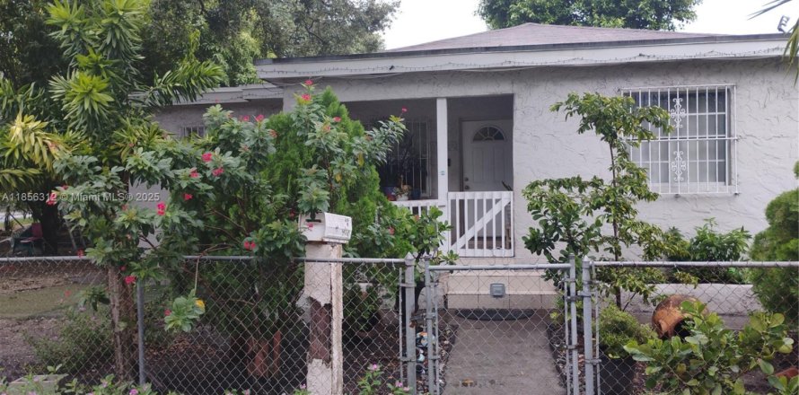House in Miami, Florida 3 bedrooms, 132.85 sq.m. № 1878559