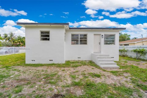 House in Miami, Florida 2 bedrooms № 1875256 - photo 18