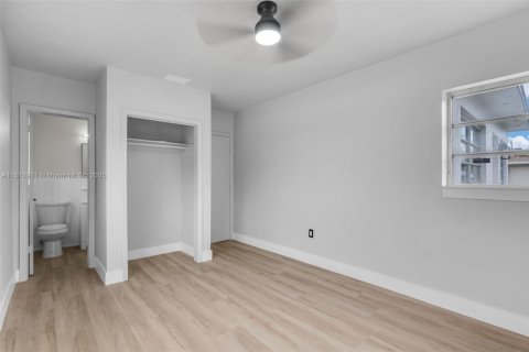 House in Miami, Florida 2 bedrooms № 1875256 - photo 16