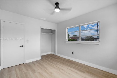 House in Miami, Florida 2 bedrooms № 1875256 - photo 12