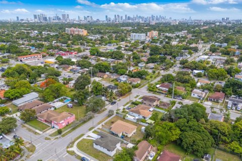House in Miami, Florida 2 bedrooms № 1875256 - photo 22
