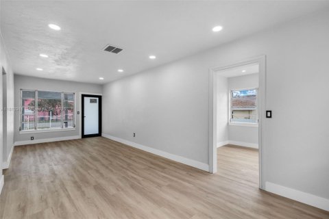 House in Miami, Florida 2 bedrooms № 1875256 - photo 6