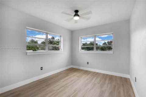 House in Miami, Florida 2 bedrooms № 1875256 - photo 11