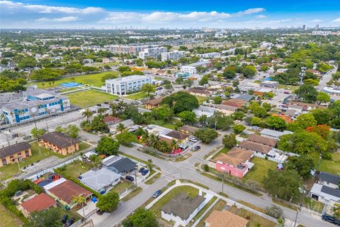 House in Miami, Florida 2 bedrooms № 1875256 - photo 23