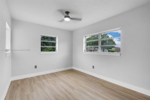 House in Miami, Florida 2 bedrooms № 1875256 - photo 14