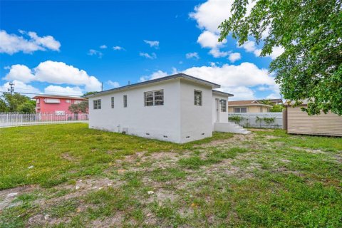 House in Miami, Florida 2 bedrooms № 1875256 - photo 19