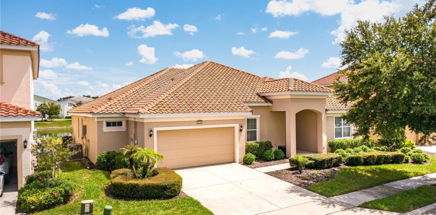 House in Davenport, Florida 5 bedrooms, 252.6 sq.m. № 2355616