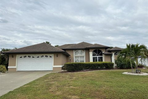 Casa en alquiler en Port Charlotte, Florida, 3 dormitorios, 220.83 m2 № 877235 - foto 1