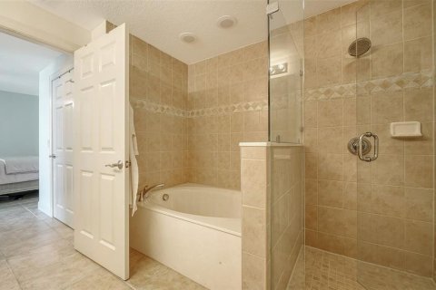 Condo in Sarasota, Florida, 2 bedrooms  № 1515581 - photo 22