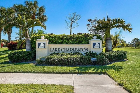 House in Lake Worth, Florida 3 bedrooms, 168.52 sq.m. № 1227583 - photo 1
