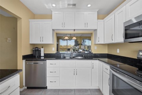 Condo in Sarasota, Florida, 2 bedrooms  № 2203113 - photo 6