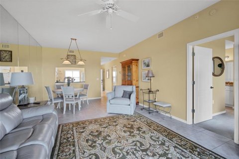 Condo in Sarasota, Florida, 2 bedrooms  № 2203113 - photo 10