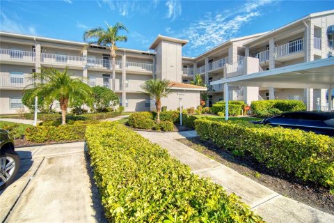 Condo in Sarasota, Florida, 2 bedrooms № 2203113