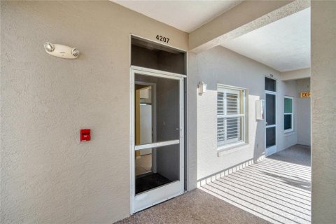 Condo in Sarasota, Florida, 2 bedrooms  № 2203113 - photo 3
