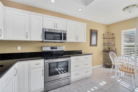 Condo in Sarasota, Florida, 2 bedrooms  № 2203113 - photo 5