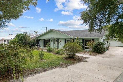 House in Winter Haven, Florida 4 bedrooms, 211.82 sq.m. № 2394448 - photo 2
