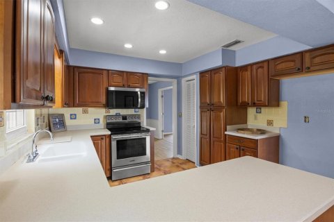 House in Winter Haven, Florida 4 bedrooms, 211.82 sq.m. № 2394448 - photo 23